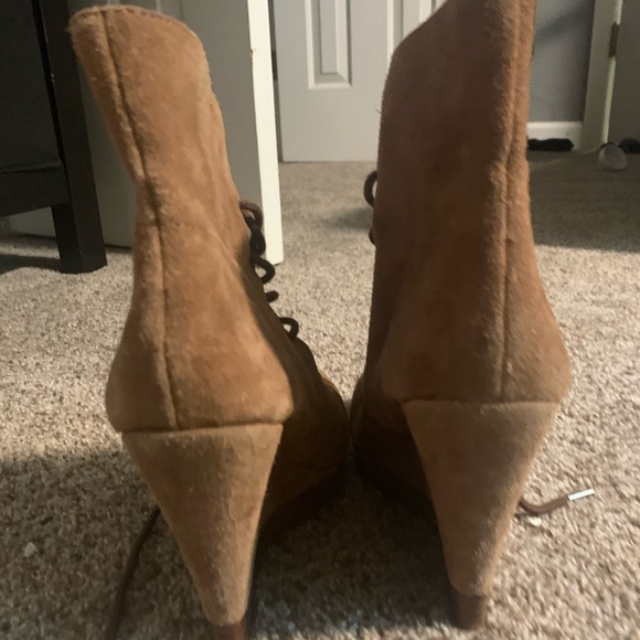 Michael Kors tan wedges - Picture 5 of 7